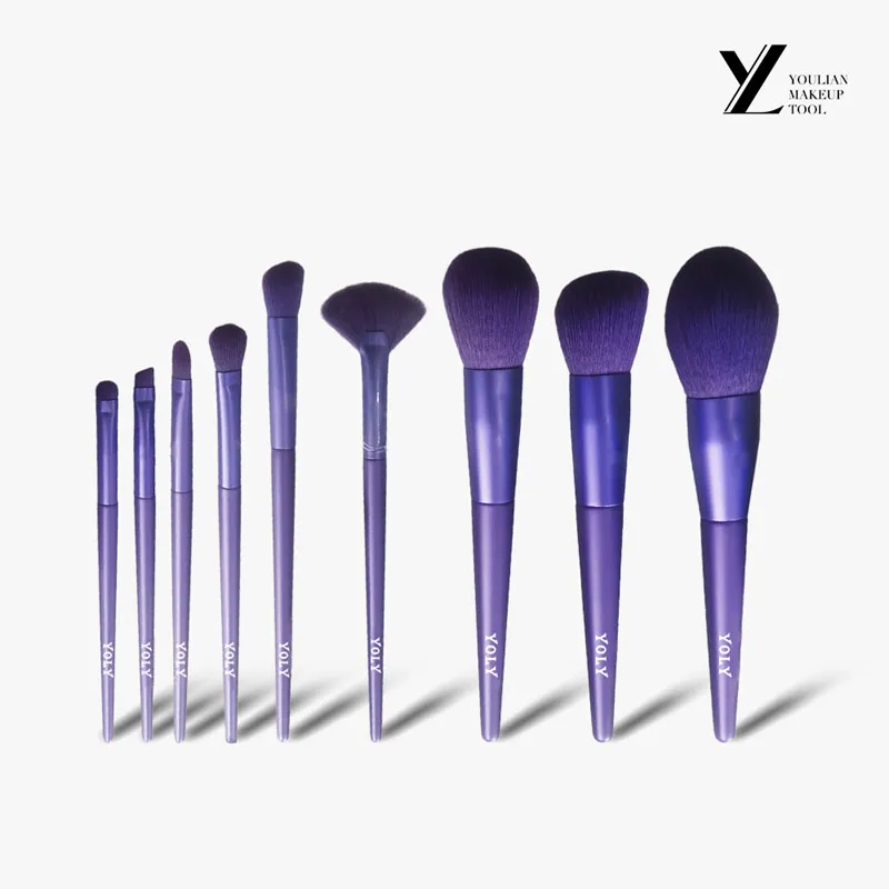 Ano ang mga pagkakaiba sa pagitan ng mga makeup brushes na gawa sa iba't ibang mga materyales?