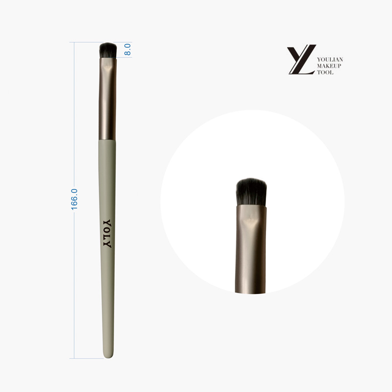 Paano ko linisin ang aking eyeliner brush pagkatapos gamitin?