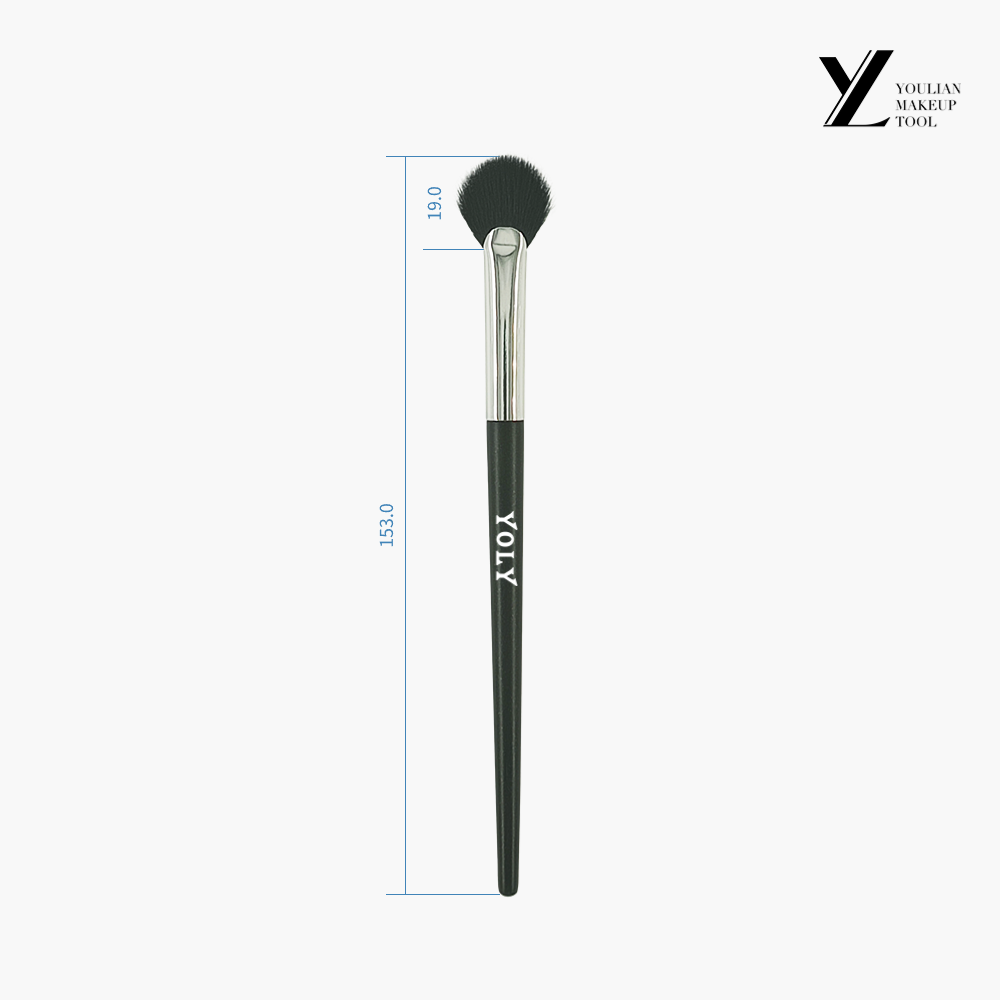 Black scalloped highlighter brush