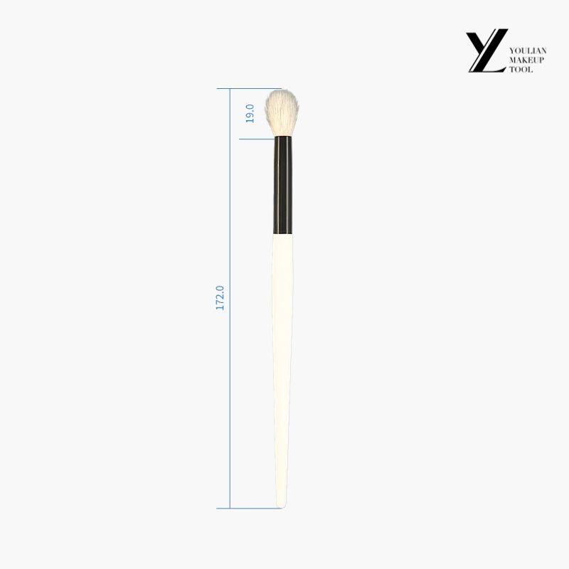 Ang hugis-apoy na blending brush