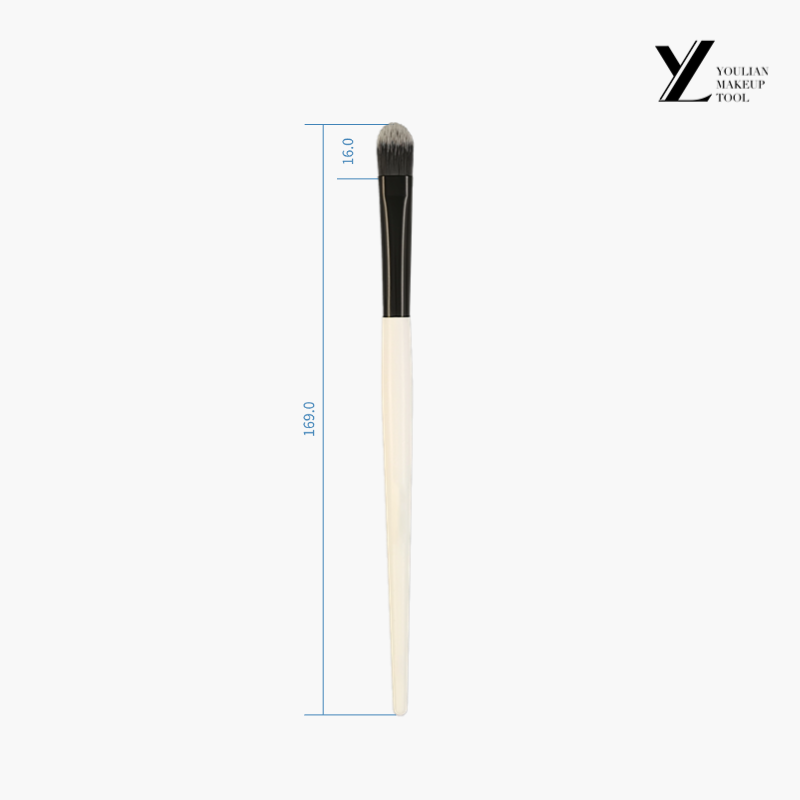 Malaking flat concealer brush