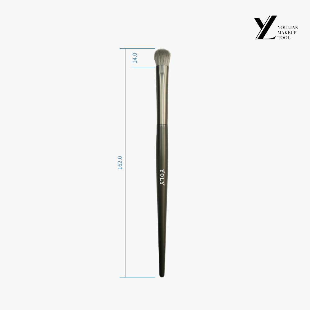 Medium eye shadow brush