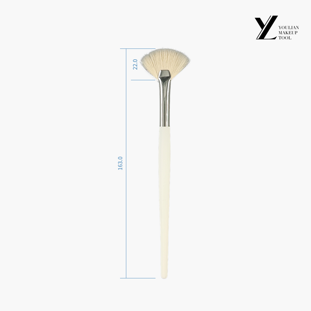 White scalloped highlighting brush